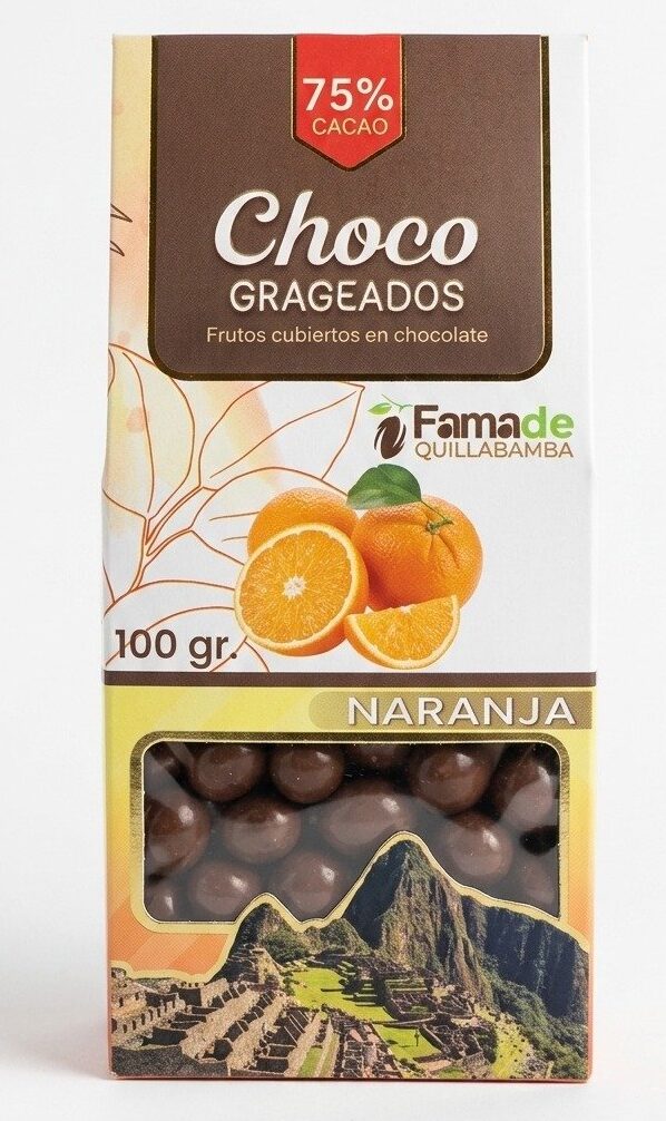 Naranja Confitada con Chocolate 75% Cacao, fotografía artística con paisaje andino de fondo, Fama de Quillabamba